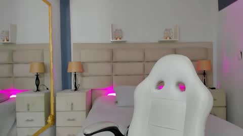 Snapshot of cintiacolins chatting on December 3, 8:40 pm CintiaCollins online show from December 3, 8:40 pm