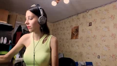 Snapshot of cirabonnet chatting on October 31, 10:27 am Lisa Salivan online show from October 31, 10:27 am