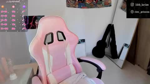 Snapshot of circe_l chatting on November 24, 9:47 pm Paulina online show from November 24, 9:47 pm