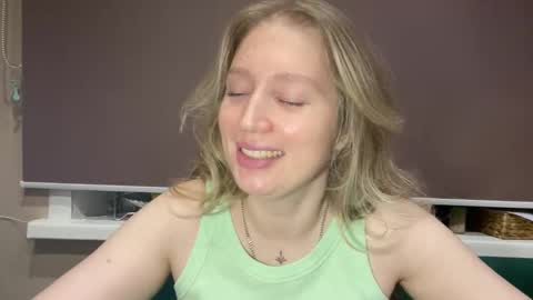 Snapshot of citrusblissss chatting on October 6, 2:03 pm citrusblissss online show from October 6, 2:03 pm