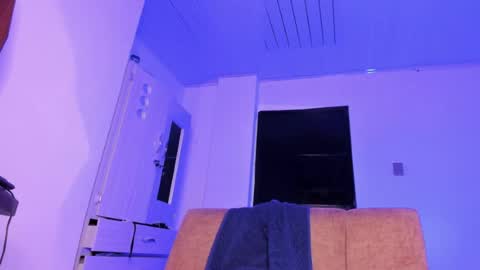 cj_davis1 online show from April 8, 3:39 am