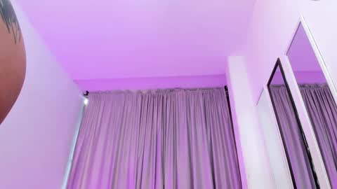 Snapshot of claire_aristizabal chatting on December 4, 8:28 pm claire aristizabal online show from December 4, 8:28 pm