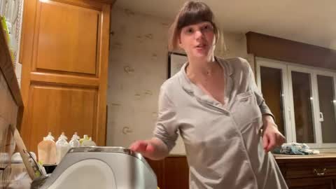 Claire Moulin online show from April 10, 8:35 pm