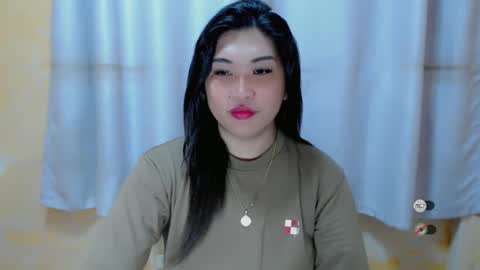 Snapshot of clairewntr_ chatting on January 13, 5:23 am CLAIRE online show from January 13, 5:23 am