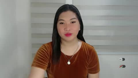 Snapshot of clairewntr_ chatting on January 28, 5:54 am CLAIRE online show from January 28, 5:54 am