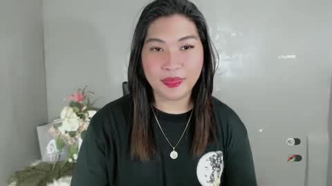 Snapshot of clairewntr_ chatting on February 6, 8:29 am CLAIRE online show from February 6, 8:29 am