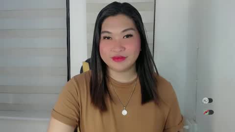 Snapshot of clairewntr_ chatting on February 11, 8:15 am CLAIRE online show from February 11, 8:15 am