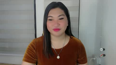 Snapshot of clairewntr_ chatting on February 18, 4:26 am CLAIRE online show from February 18, 4:26 am