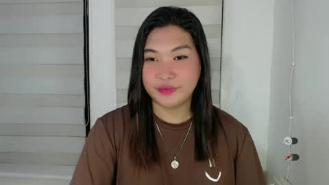 Snapshot of clairewntr_ chatting on February 28, 5:04 am CLAIRE online show from February 28, 5:04 am