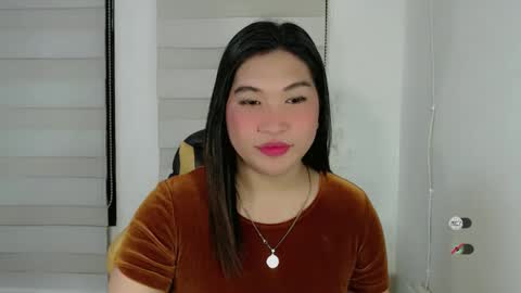 Snapshot of clairewntr_ chatting on March 1, 5:52 am CLAIRE online show from March 1, 5:52 am