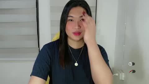 Snapshot of clairewntr_ chatting on March 10, 6:05 am CLAIRE online show from March 10, 6:05 am