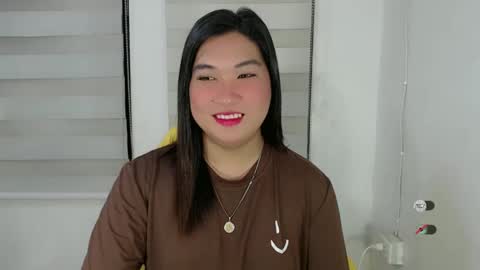 Snapshot of clairewntr_ chatting on March 12, 5:24 am CLAIRE online show from March 12, 5:24 am