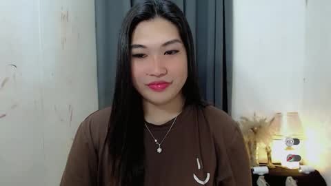 Snapshot of clairewntr_ chatting on October 1, 4:18 am CLAIRE online show from October 1, 4:18 am