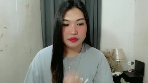 Snapshot of clairewntr_ chatting on October 4, 7:17 am CLAIRE online show from October 4, 7:17 am