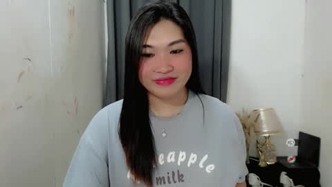 Snapshot of clairewntr_ chatting on October 6, 10:45 am CLAIRE online show from October 6, 10:45 am