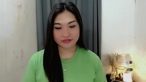 Snapshot of clairewntr_ chatting on October 22, 6:46 am CLAIRE online show from October 22, 6:46 am