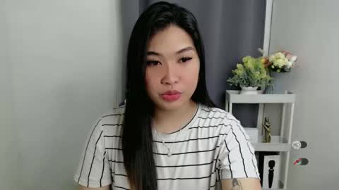 Snapshot of clairewntr_ chatting on October 23, 3:06 am CLAIRE online show from October 23, 3:06 am