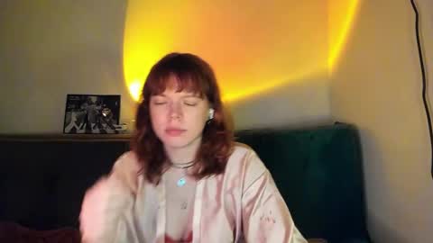Snapshot of clancyosbourne chatting on December 5, 1:03 am Clancy online show from December 5, 1:03 am