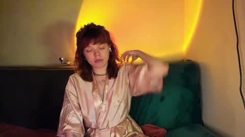 Snapshot of clancyosbourne chatting on December 10, 12:39 am Clancy online show from December 10, 12:39 am