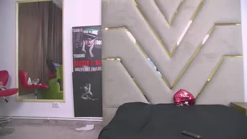 Snapshot of clara_jason chatting on October 28, 9:06 pm Mistress Clara online show from October 28, 9:06 pm