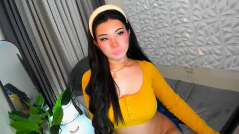 Snapshot of claraakhasova chatting on January 1, 8:15 pm Samantha online show from January 1, 8:15 pm
