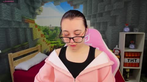 clarabenson online show from December 3, 8:29 pm