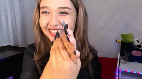 Snapshot of clary_cloud chatting on November 21, 6:17 pm Lara online show from November 21, 6:17 pm