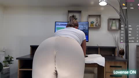 Snapshot of classy_medeeea chatting on January 20, 1:07 am Deea xxx online show from January 20, 1:07 am