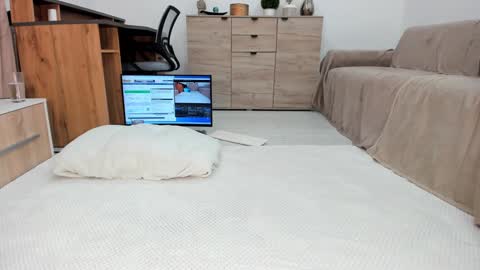 Snapshot of classy_medeeea chatting on October 4, 2:09 am Deea xxx online show from October 4, 2:09 am