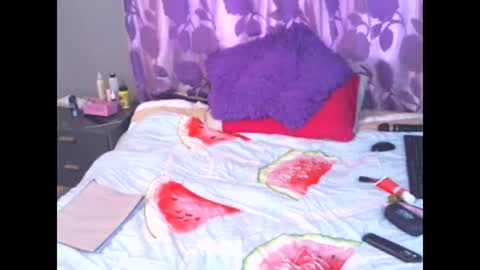 claudine valencia online show from December 13, 8:30 am