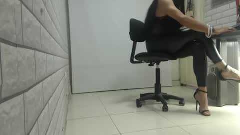 claudita_saens online show from December 7, 4:25 pm