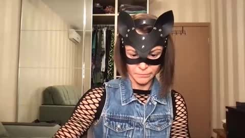 Snapshot of cleo_catra chatting on September 24, 4:43 pm cleo_catra online show from September 24, 4:43 pm