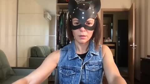 Snapshot of cleo_catra chatting on October 2, 11:17 am cleo_catra online show from October 2, 11:17 am