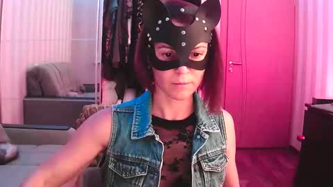 Snapshot of cleo_catra chatting on October 10, 2:27 pm cleo_catra online show from October 10, 2:27 pm