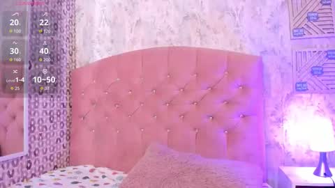 Snapshot of cleo_nilee chatting on October 23, 2:11 am cleo online show from October 23, 2:11 am