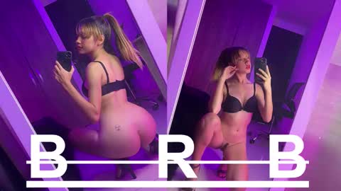 Snapshot of cleosexxx chatting on October 9, 3:15 am cleo y maikol online show from October 9, 3:15 am