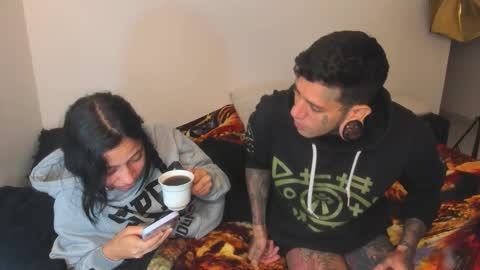 Snapshot of cleosexxx chatting on October 17, 8:28 am cleo y maikol online show from October 17, 8:28 am