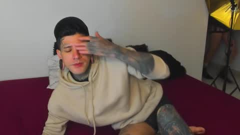 Snapshot of cleosexxx chatting on October 21, 2:34 am cleo y maikol online show from October 21, 2:34 am