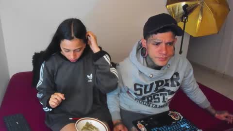 Snapshot of cleosexxx chatting on October 27, 8:51 am cleo y maikol online show from October 27, 8:51 am