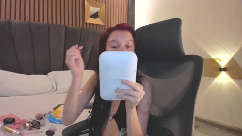 cleowhite_ online show from November 2, 4:26 am