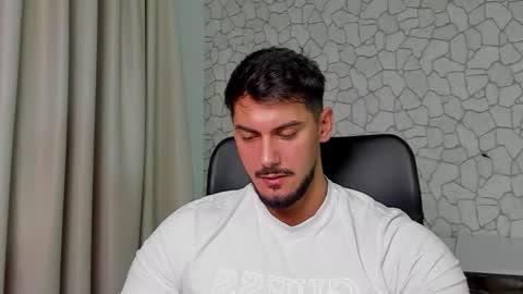 Snapshot of clintmasterss chatting on December 4, 6:01 am ClintMasterss online show from December 4, 6:01 am