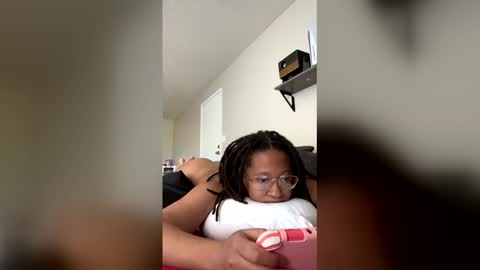 High Queen Clio online show from March 17, 4:21 pm