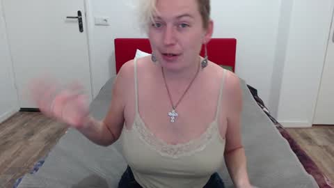 Syl  online show from February 6, 9:22 am