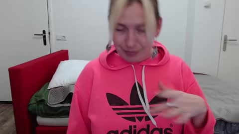 Syl  online show from February 9, 5:43 pm