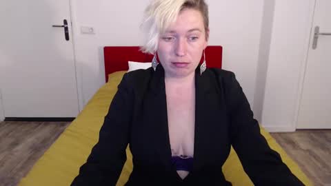 Syl  online show from February 21, 9:02 am