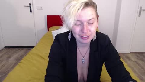 Syl  online show from February 21, 2:38 pm