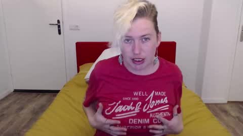 Syl  online show from February 23, 6:34 pm