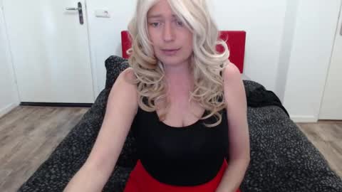 Syl  online show from March 10, 9:32 am