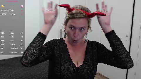 Syl  online show from October 3, 10:12 am