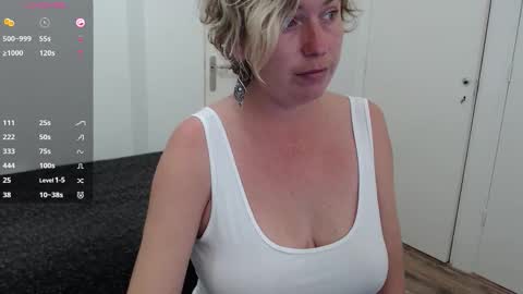 Syl  online show from October 16, 7:09 am